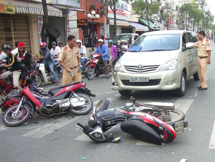 Bảo hiểm xe máy khi bị tai nạn giải quyết thế nào?